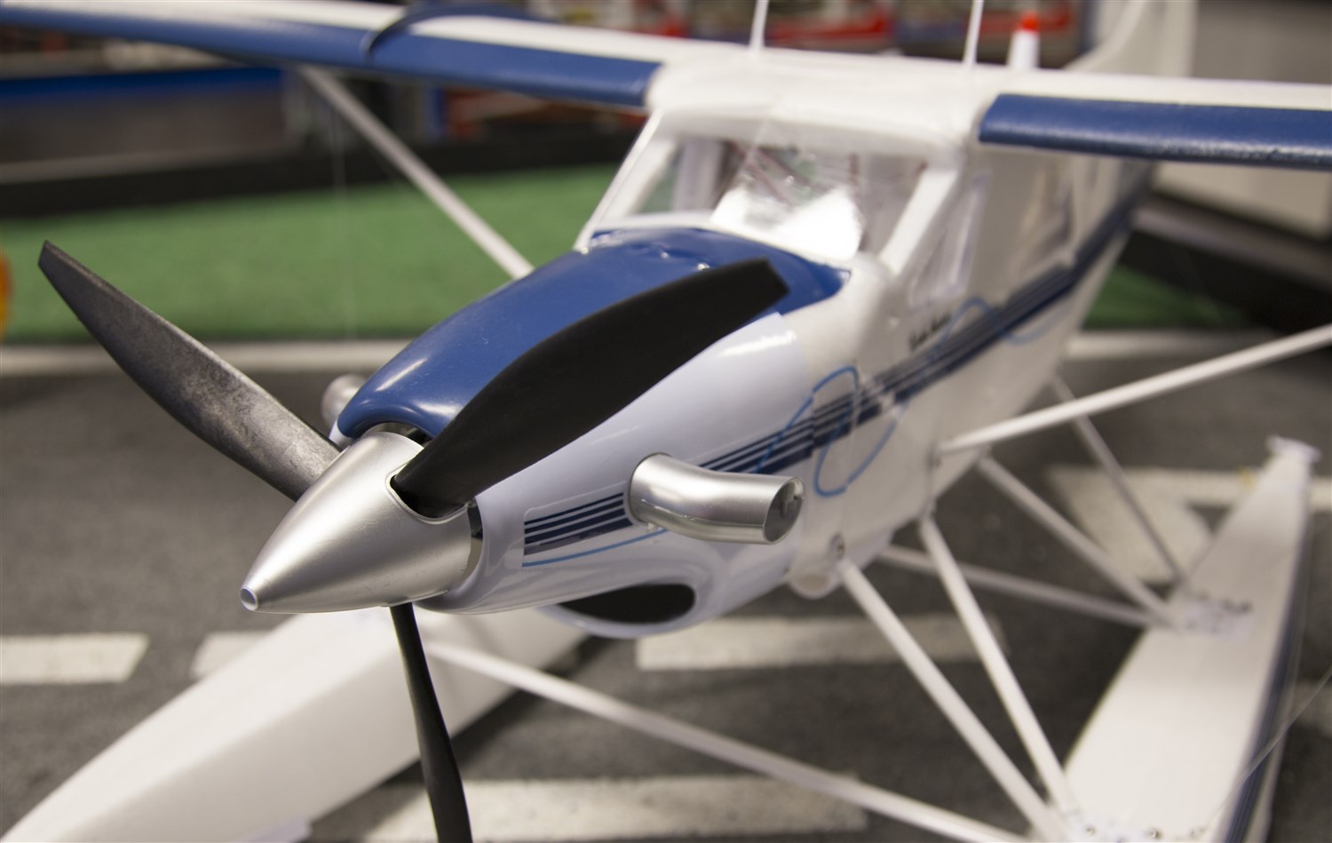 STM Turbo Beaver med flottrer 2.4 GHz RTF