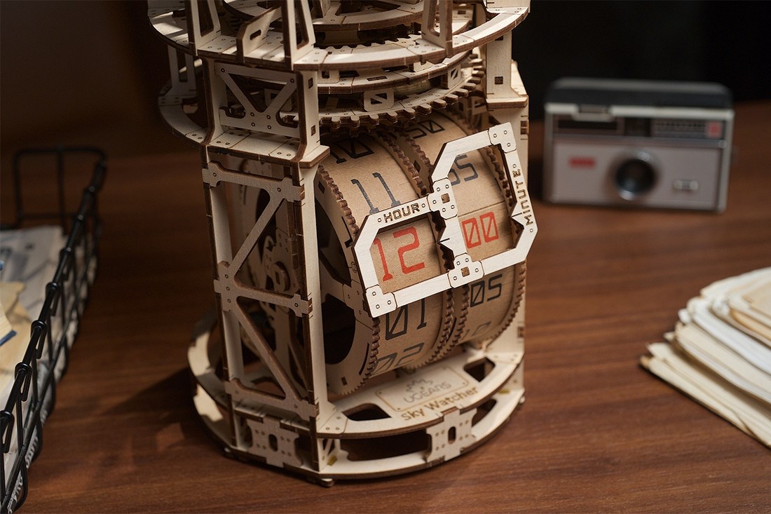 Ugears Sky Watcher Tourbillon bordsklocka