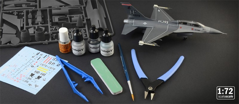 ITALERI 1:72 - F-16 C/D Night Falcon - Startpaket