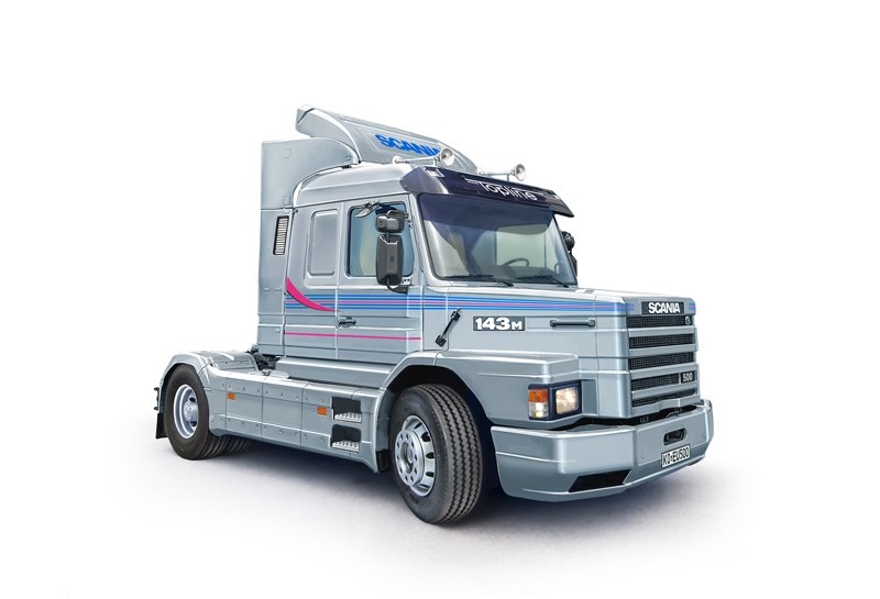 ITALERI 1:24 Scania T 143 M500 Topline