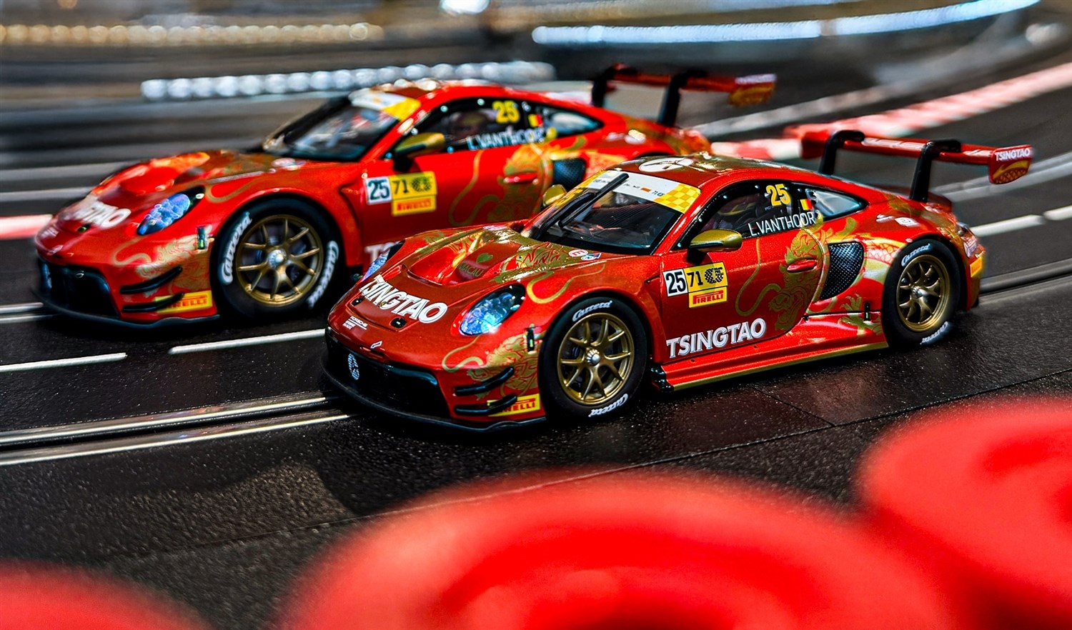 Carrera 1:32 Porsche 911 GT3 R nr 25