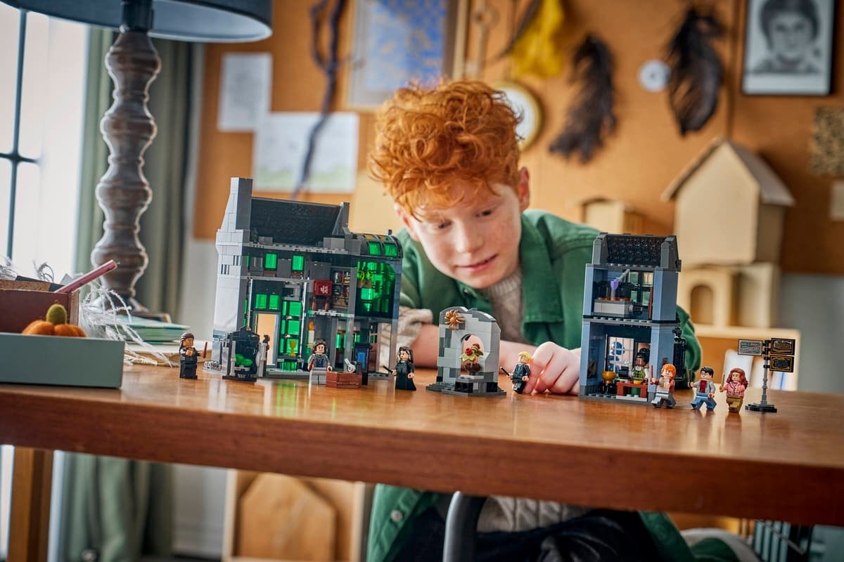 LEGO Harry Potter - Magibutikker i Spindelsmuget